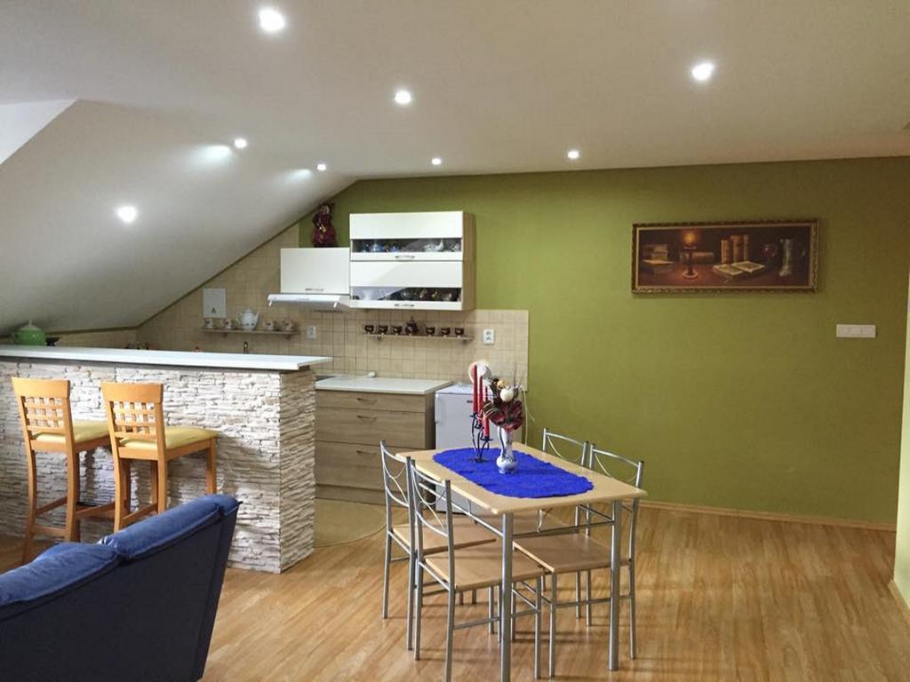 Apartman u Puškina Strba Bagian luar foto